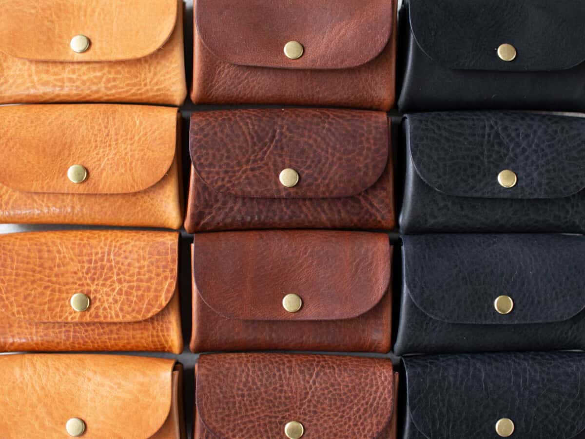 カシメミニ財布 ミッスーリレザーの様々な風合い